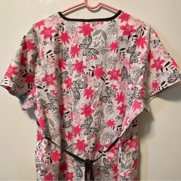 Scrub Studio Shirt Women’s Plus Size 2X Pink Short Sleeve Ties‎ In Back - Picture 11 of 14